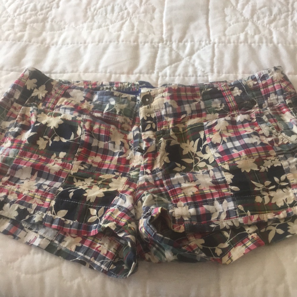 American Eagle plaid shorts size 6